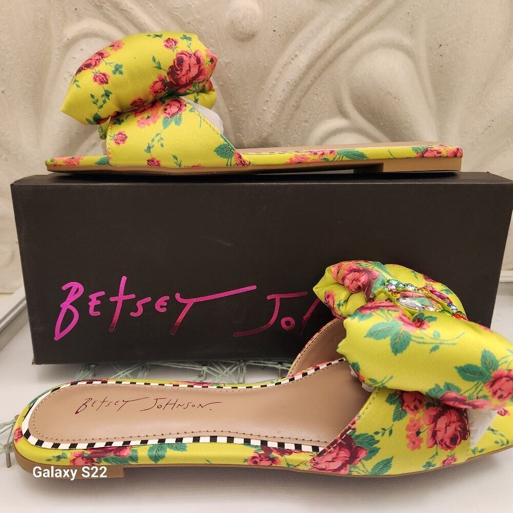 Betsey Johnson "Daisy" Bow Slides/Sandals. NIB. Size Various